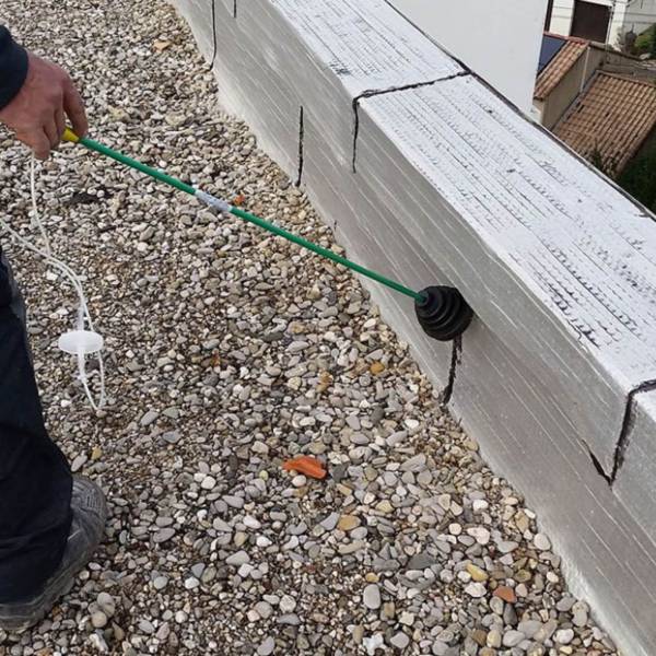 Recherche de fuite sur une toiture plate à Aubignan - Trace d'infiltration sur les plafonds intérieurs 